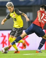 kaiyun-【中超】艾克森破纪录韦世豪造3球 重庆1比5广州队