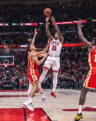 开云官网-生死时刻连拔5分射杀老鹰 德罗赞继续刷新历史！