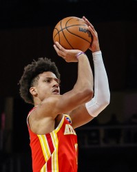 开云官网-本赛季仅杰伦·约翰逊&amp;约基奇曾单场20+15+15 两人都2次做到