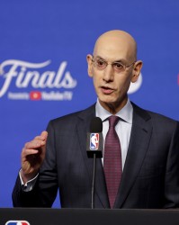 萧华：公众舆论并不总是正确的 我要设身处地为鲍尔默和小卡着想